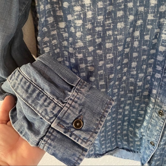 Cloth & Stone Denim Patterned Button Up Small - Picture 4 of 7